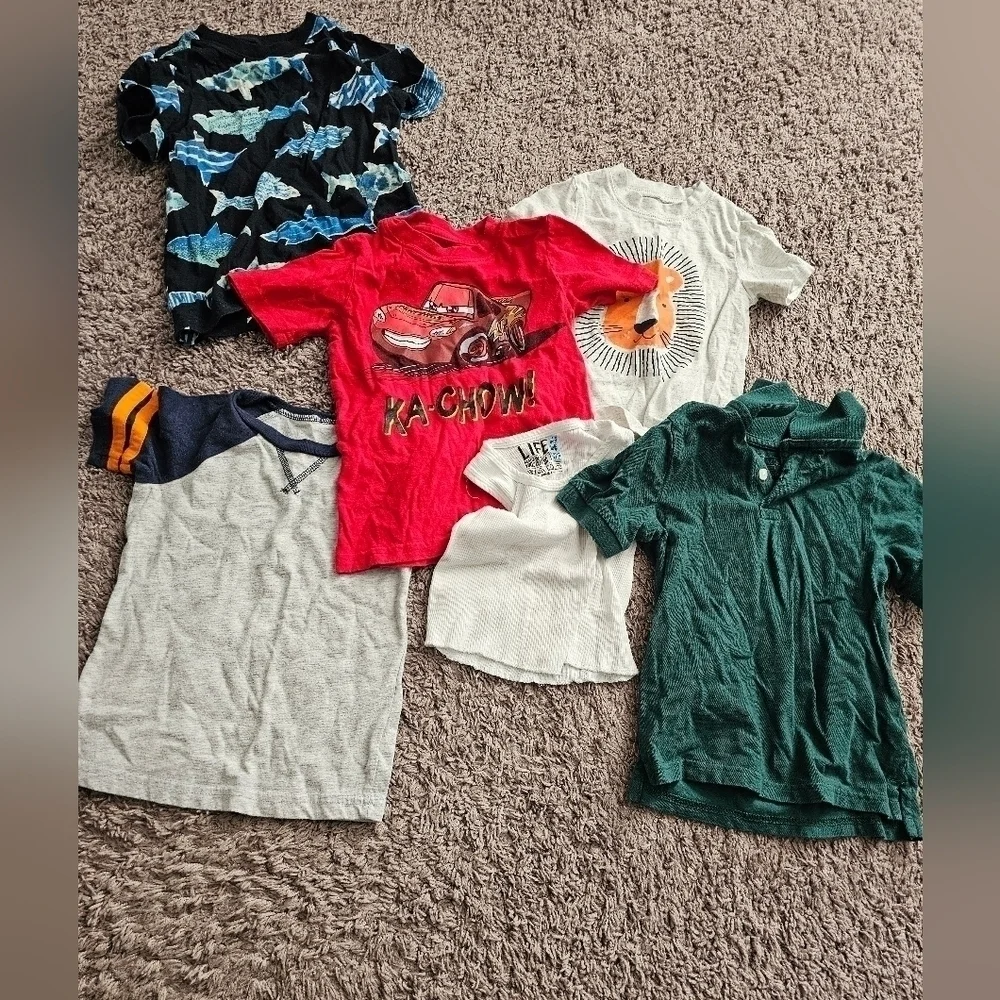 Boys lot clothing there are 6 pieces